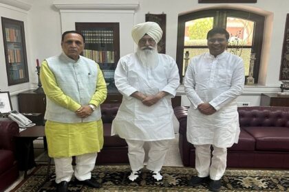Punjab News: विजय रूपाणी ने डेरा ब्यास के प्रमुख बाबा गुरिंदर सिंह ढिल्लों से की मुलाकात
