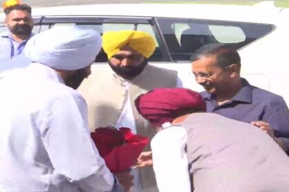 अरविंद केजरीवाल पहुंचे अमृतसर, भगवंत मान ने किया वेलकम, रोड शो से पहले केजरीवाल ने मान को दिए 'मंत्र'