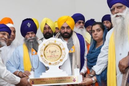 CM भगवंत मान ने तख्त श्री दमदमा साहिब में माथा टेका, कहा - लोगों के साथ किए गए सभी वादे लागू किए जाएंगे