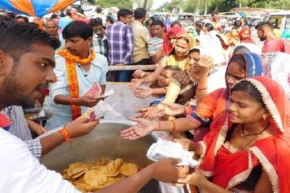 Dharma Karma: जानिए क्यों नहीं खाना चाहिए भंडारे में खाना, बन सकते है पाप के भागी