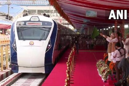 Vande Bharat Express: MP को पहली वंदे भारत एक्सप्रेस ट्रेन की सौगात, PM मोदी ने दिखाई हरी झंडी
