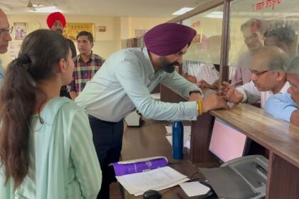 Punjab News: कार्यालय में कर्मचारियों की हाजिऱी सुबह 9 बजे से शाम 5 बजे तक सुनिश्चित बनाने के दिए निर्देश