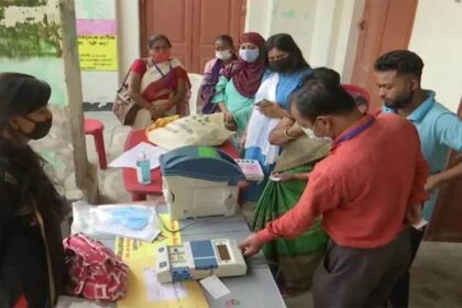 बिहार के 71 सीटों पर मतदान जारी, अब तक 7.35% वोटिंग, पोलिंग बूथ में 2 की मौत