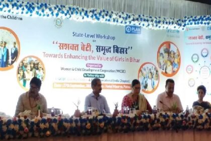 Viral Video: आज पैड्स मांग रही हो, कल तुम निरोध मांगोगी, छात्रा के सवाल पर भड़की IAS अधिकारी