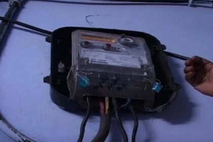 BIG NEWS: सरप्राइज चेकिंग करने पहुंचे बिजलीकर्मियों को लोगों ने 7 घंटे तक बनाए रखा बंधक, अधिकारियों में हड़कंप