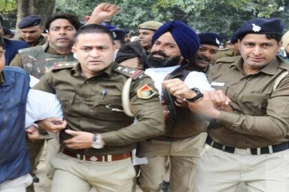 अकाली दल के नेता बिक्रम मजीठिया चंडीगढ़ में गिरफ्तार, पुलिस थाने पहुंचे कई नेता, जाने मामला