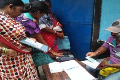 बायोमैट्रिक मशीन से सरकारी राशन बांटने की जिद पर अड़ी पंजाब सरकार, डिपो मालिकों और लाभार्थियों का सता रहा है कोरोना का डर