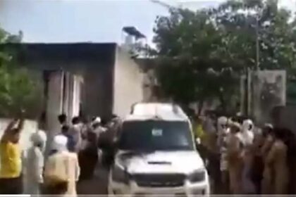 BIG BREAKING: भाजपा MLA पर जानलेवा हमला, कार पर पहले फेंकी कालिख, फिर जमकर पथराव, जान बचाकर भागे नेता