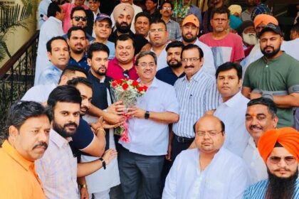 Jalandhar By Poll: केंद्रीय मंत्री अनुराग ठाकुर पहुंचे जालंधर, पूर्व मेयर राकेश राठौर समेत BJP नेताओं ने किया स्वागत