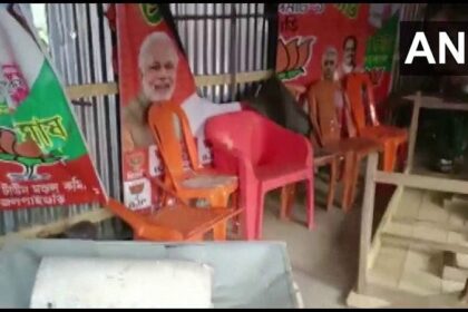 भाजपा नेताओं और कार्यकर्ताओं में भिड़ंत, PM मोदी के पोस्टर फाड़े, अपने ही दफ्तर में की तोड़फोड़