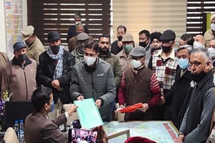 RSS चीफ पर आपत्तिजनक टिप्पणी करने वाले जालंधर के आयूब खान की गिरफ्तारी को लेकर भाजपाईयों ने डीसी दफ्तर घेरा