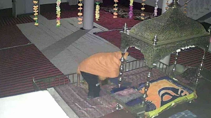 Punjab News: पंजाब के गुरुद्वारा साहिब में फिर हुई बेअदबी, ताले तोड़ गोलक से उड़ाई नकदी