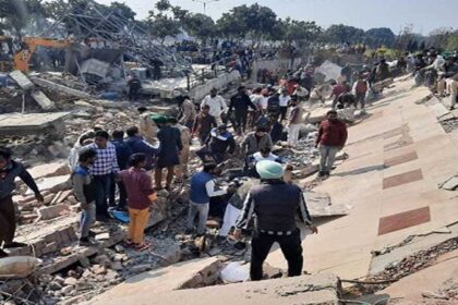 पंजाब के खरड़ में भरभरा कर गिर गई तीन मंजिला इमारत, मलबे में कई लोग दबे, रेस्क्यू ऑपरेशन शुरू