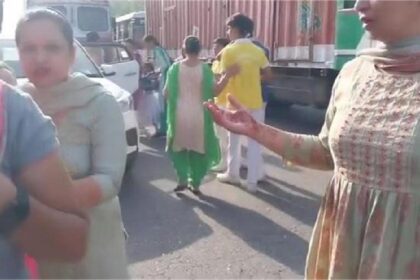 Accident News: पंजाब में बच्चों से भरी दो स्कूल बसों की ट्रक से भिड़ंत, कई बच्चे घायल