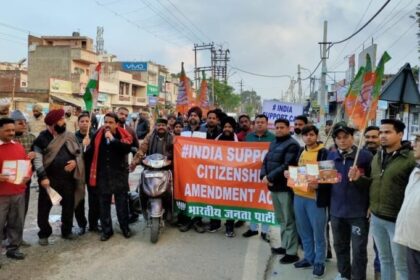 CAA कानून के समर्थन में भाजपा ने जन संकल्प अभियान के तहत लोगों को किया जागरुक