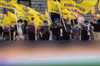 Canada News: कनाडा में एक बार तिरंगे झंडे का अपमान, खालिस्तानी समर्थकों ने इंडियन एंबेसी के बाहर पैरों तले रौंदा