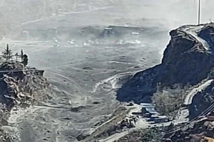 चमोली में ग्लेशियर फटा, उत्तराखंड से लेकर यूपी तक बाढ़ के खतरे का अलर्ट जारी, देखें Video