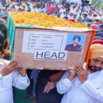 मुख्यमंत्री ने शहीद सिपाही गज्जण सिंह के पैतृक गांव पचरंडा में पहुंच कर परिवार के साथ दुख साझा किया, पार्थिव शरीर को दिया कंधा