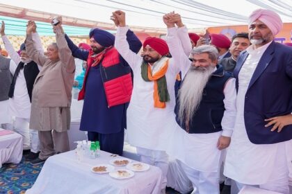 पंजाब में केबल कनैक्शन की फीस 100 रुपए महीना तय, CM चन्नी बोले- केबिल माफिया ज्यादा पैसे मांगे तो करें शिकायत, होगी कार्रवाई, निगम के सफाई सेवकों को लेकर भी की बड़ी घोषणा