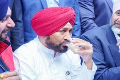 ऑटो रिक्शा चालकों के दिल जीत कर ले गए आम लोगों के मुख्यमंत्री चन्नी