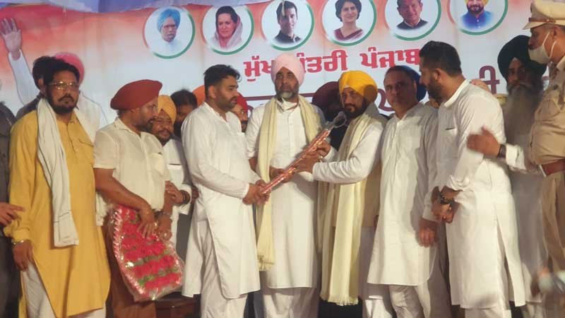 CM चरणजीत सिंह चन्नी का बड़ा ऐलान - 'पंजाब में सभी मुख्यमंत्री', दिल्ली बॉर्डर पर धरना स्थल में नतमस्तक होने जाऊंगा