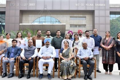 Punjab News: वित्त मंत्री हरपाल चीमा ने 13 सैक्शन अफसरों को नियुक्ति पत्र सौंपे