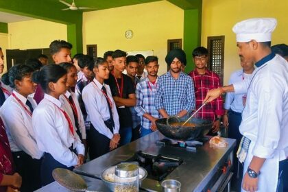 Innocent Hearts: इनोसेंट हार्ट्स ग्रुप ऑफ़ इंस्टीट्यूशंस, लोहारां द्वारा नवरात्रि भोजन व मल्टीमीडिया पर कार्यशालाओं आयोजन