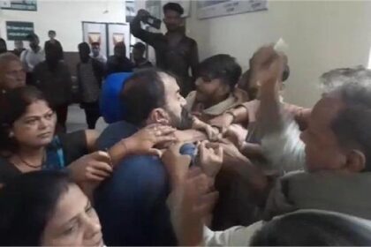 Punjab News: पंजाब के फगवाड़ा में भारी हंगामा, लोगों ने डॉक्टर को पीटा