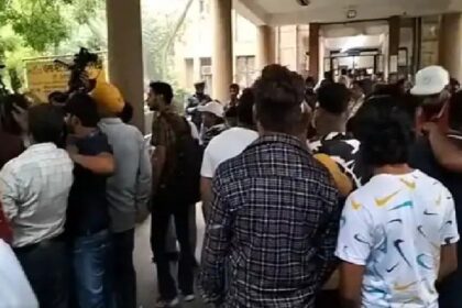 Jalandhar News: जालंधर के सिविल अस्पताल में सिख संगठनों द्वारा भारी हंगामा, पुलिस फोर्स तैनात, जाने क्या है मामला