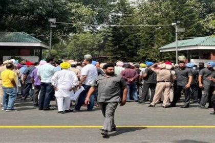 पंजाब: पूर्व मंत्रियों के खिलाफ FIR दर्ज करने पर भड़की कांग्रेस, CM मान की कोठी के बाहर दिया धरना