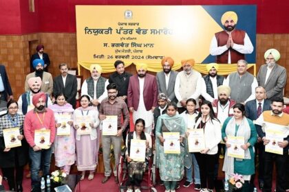 Punjab News: सीएम मान ने नए भर्ती हुए 457 कर्मचारियों को नियुक्ति पत्र सौंपे, सिद्धू पर साधा निशाना