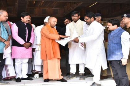 Yogi Adityanath: मुख्यमंत्री ने स्वर्वेद महामंदिर धाम का किया निरीक्षण