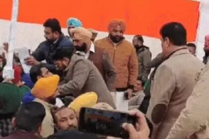 Punjab News: एक बार फिर मीटिंग के दौरान आपस में भिड़े कांग्रेसी वर्कर