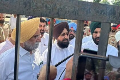 Punjab News: सुखपाल खैहरा से मुलाकात करने थाने पहुंचे कांग्रेसी नेताओं को मायूस होकर लौटना पड़ा वापिस, पुलिस ने नहीं खोला दरवाजा