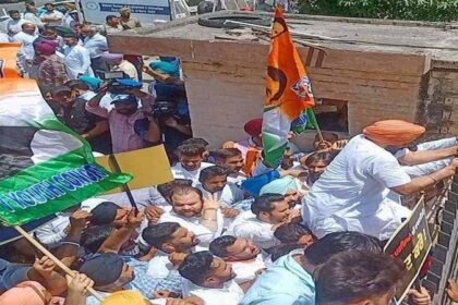 पंजाब: पुलिस और कांग्रेसी नेताओं में भिड़ंत, SSP दफ्तर के शीशे टूटे