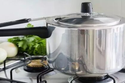 Health Tips: प्रेशर कुकर में भूलकर भी न पकाएं ये चीजें, वरना सेहत को होगा भारी नुकसान
