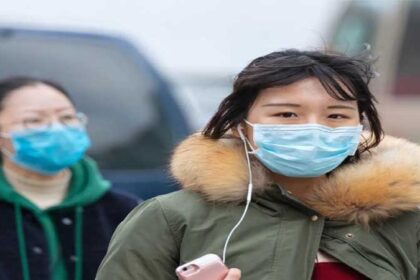 चीन के अधिकारियों का बड़ा खुलासा- हवा में तैरकर लोगों को संक्रमित करने लगा है कोरोना वायरस