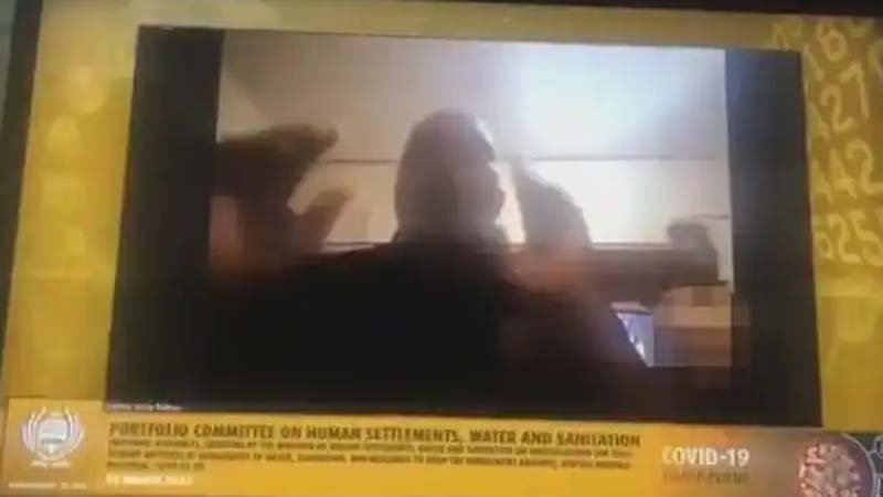 कोरोना को लेकर चल रही थी ZOOM Meeting, तभी बिना कपड़ों के कैमरे के सामने आ गई नेता की पत्नी, महिला को न्यूड देख सभी भौचक्क