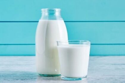 Cow Milk Side Effects: शिशु के लिए क्यों हानिकारक है गाय का दूध? जानें क्या है इसका कारण