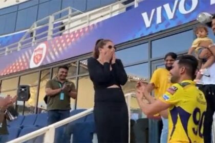 IPL मैच में क्रिकेटर दीपक चहर ने मैदान में ही गर्लफ्रेंड को किया Propose, पहनाई अंगूठी, देखिए VIDEO