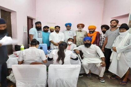 पार्षद दीपक शारदा ने वैक्सीनेशन कैंप का किया शुभारंभ, कहा - सभी लगवाएं कोरोना का टीका