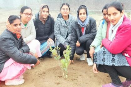 DIPS: पौधे लगा कर डिप्स विद्यार्थियों ने लाल बहादुर शास्त्री जी को दी श्रद्धांजलि