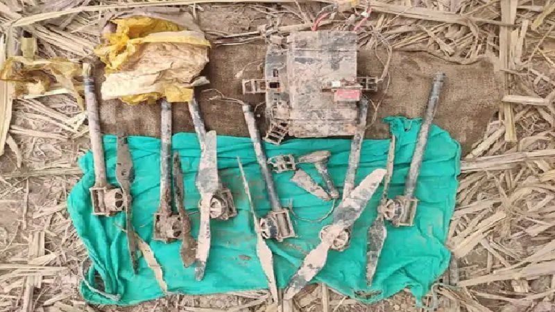 Punjab News: अमृतसर बॉर्डर पर फिर दिखा पाकिस्तानी ड्रोन, BSF ने फायरिंग कर मार गिराया