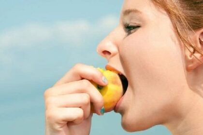 Foods for Teeth: दांतों और मसूड़ों को हेल्दी बनाएंगे ये फूड्स, तो आज ही डाइट में शामिल करें ये फूड्स