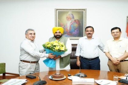 Punjab News: मुख्यमंत्री द्वारा मुख्य सचिव विजय कुमार जंजूआ को सेवानिवृति पर विदाई पार्टी
