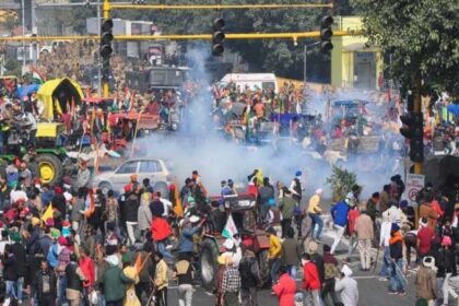 किसानों में फूट, दो यूनियन हुई आंदोलन से बाहर, राकेश टिकैत पर लगाया गंभीर आरोप