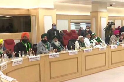 किसान आंदोलन : मंत्रियों और किसानों के बीच चल रही बैठक खत्म, आज भी नहीं निकला कोई हल, इन मुद्दों पर अटकी बात