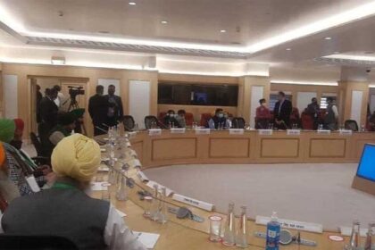 कृषि मंत्री ने कहा - कृषि बिल में संशोधन को सरकार राजी, किसानों ने किया नामंजूर, बोले-तीनों बिल वापस हों