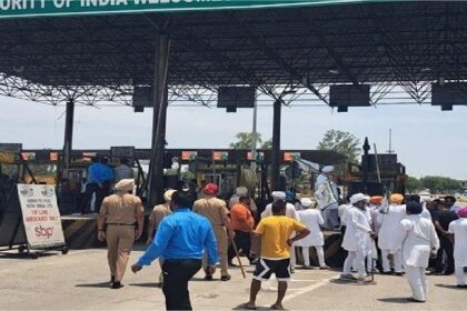 Punjab News: किसानों पर लाठीचार्ज से भड़के किसान, इस टोल प्लाजा को किया फ्री