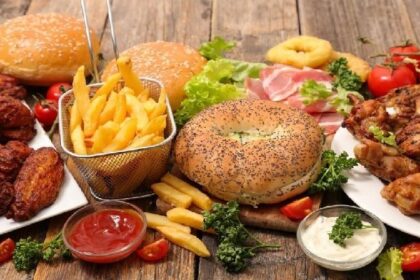 Foods To Avoid In Kids Tiffin: बच्चों की टिफिन में कभी पैक न करें ये फूड्स, बिगाड़ सकती है बच्चो की सेहत